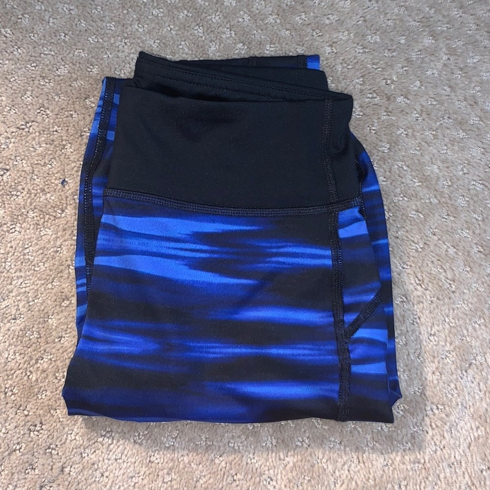 Blue pattern leggings